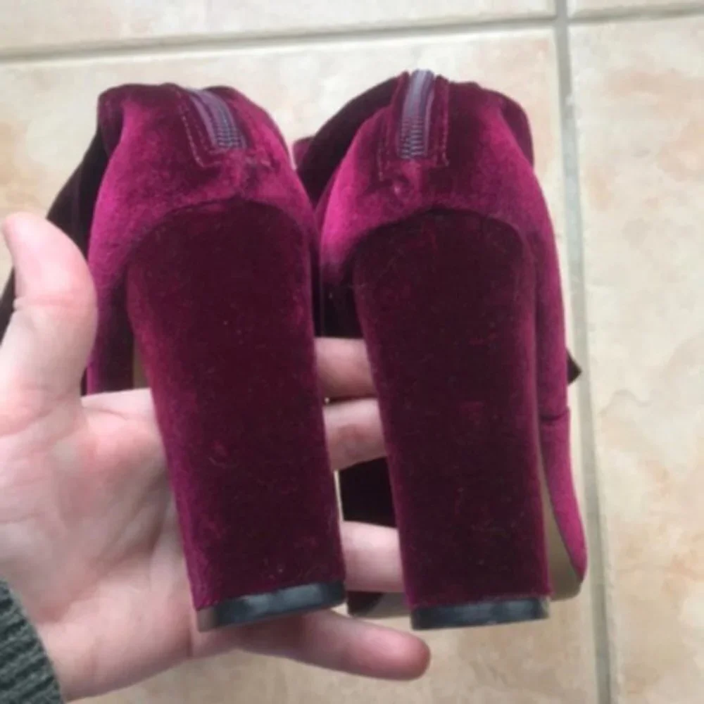 NWOB Steve Madden Burgundy Emotions Velvet Sock Boot Size 5.5M